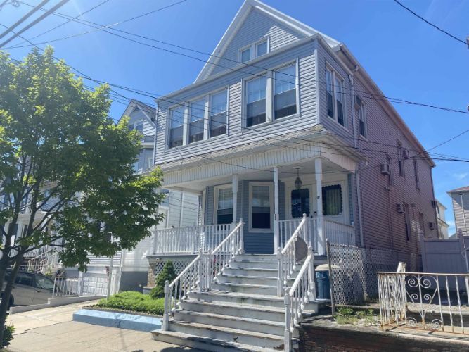 3032 E 42nd St Unit 1, Bayonne, NJ 07002 Room for Rent in Bayonne