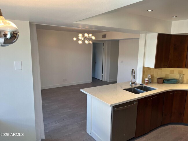 Foto del edificio - 3713 E Glenrosa Ave