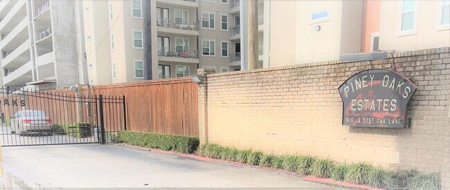 Building Photo - 516 S Post Oak Ln