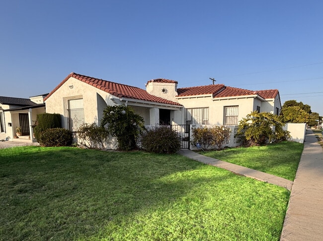Building Photo - 7530 S Hobart Blvd