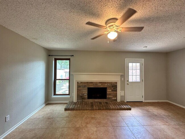 Building Photo - 3815 Flintrock Ln