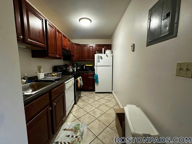 Foto del edificio - 140 Kenrick St