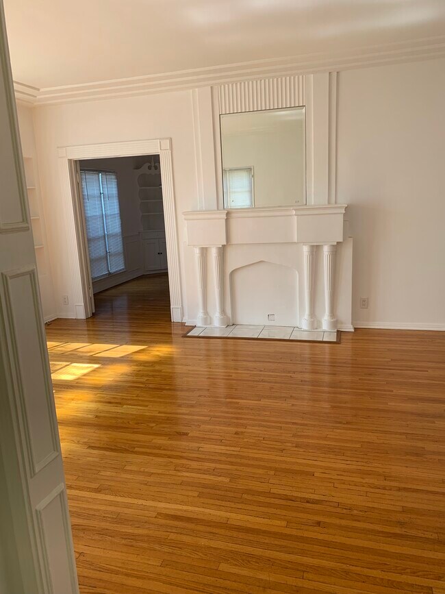 Living room: 2of3 pics - 208 S Reeves Dr