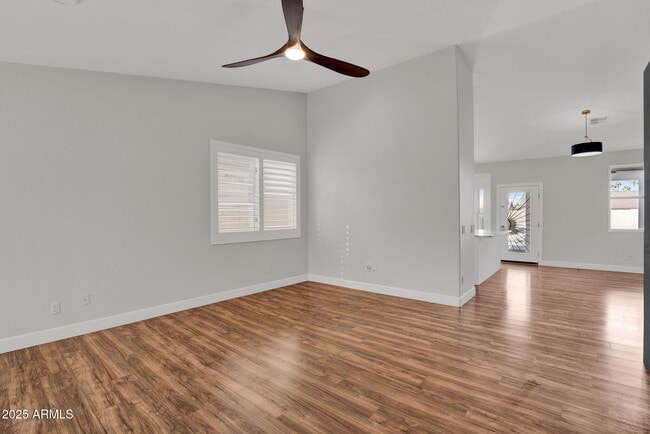 Foto del edificio - 8406 W Dahlia Dr