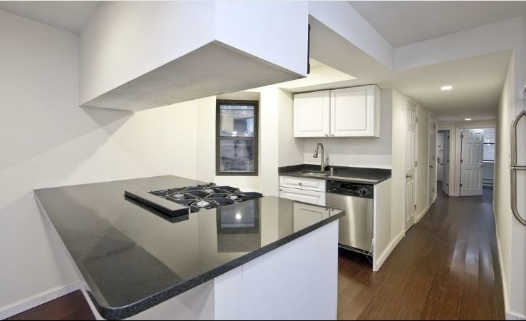 Primary Photo - 33 E 1st St