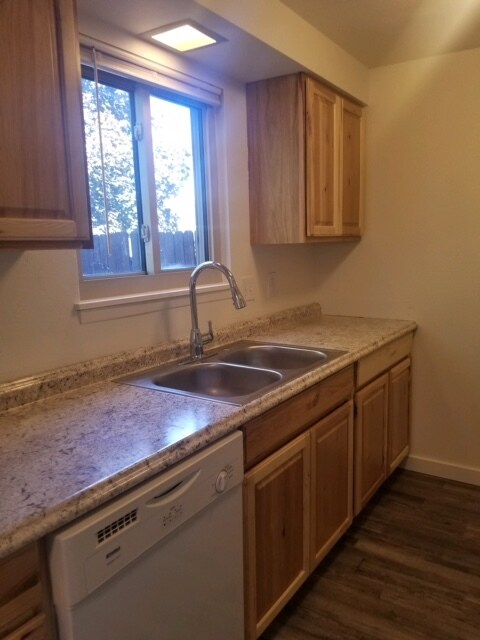 Ventana de la cocina - 475 White Cloud Dr