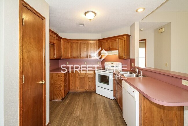 Building Photo - Charming 3 Bedroom, 2 Bath Home in Edmond,...