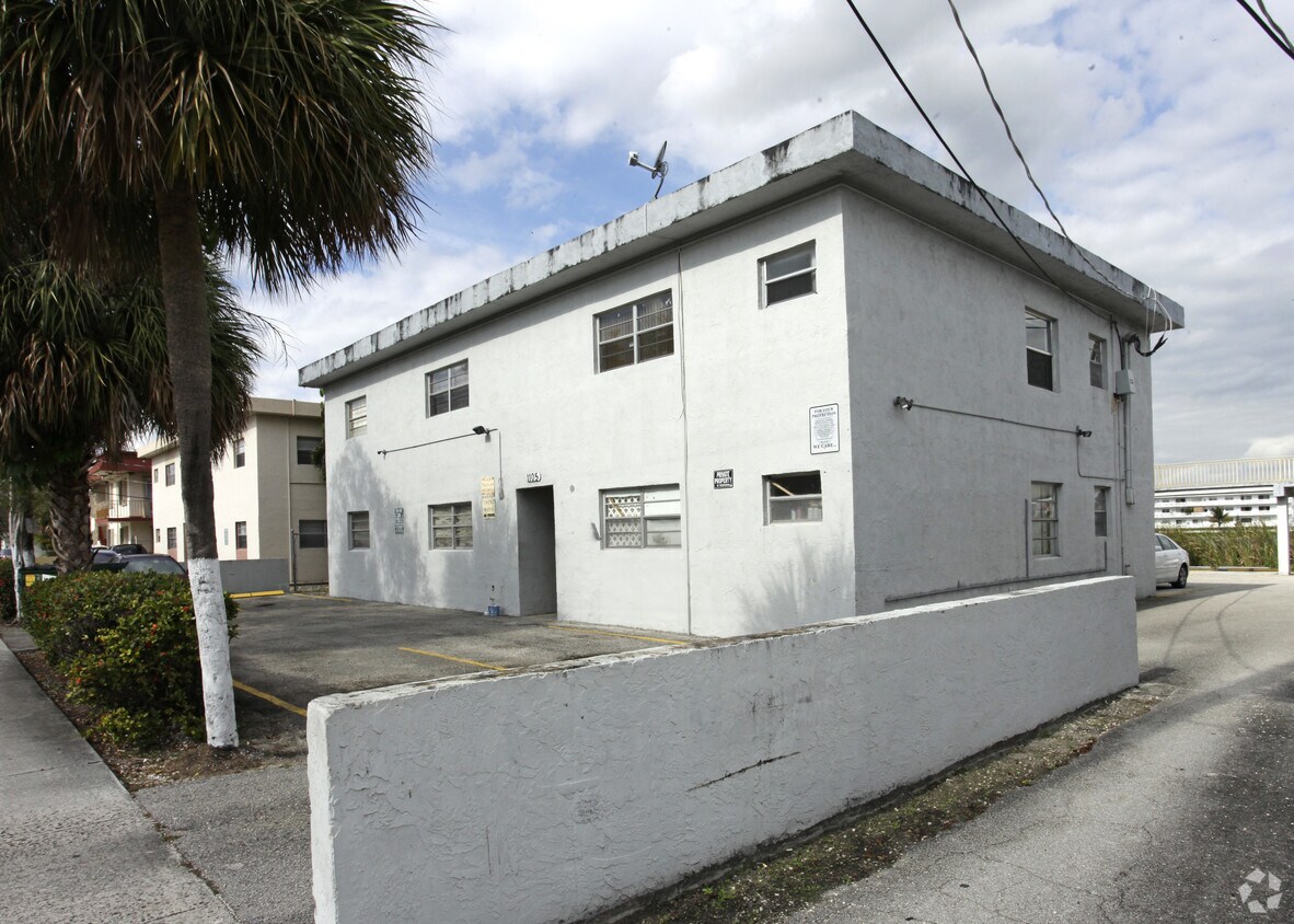 Foto del edificio - 1105 W 71st Pl