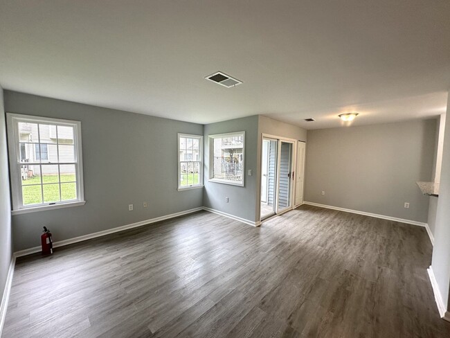 Building Photo - 2 bedroom, 1 bathroom