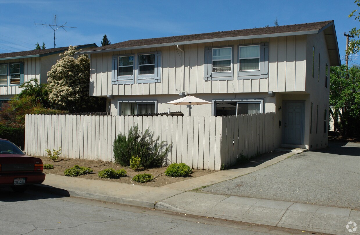 Building Photo - 715 Reseda Dr