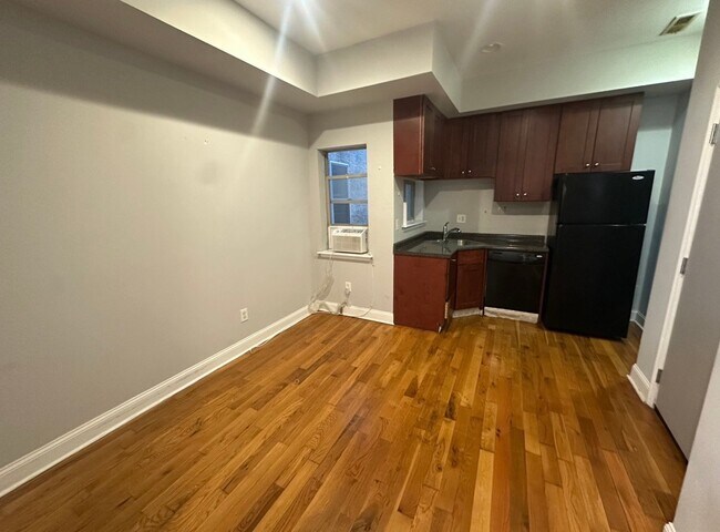 Building Photo - 1603 W Diamond St