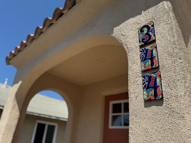 Foto del edificio - 344-350 N. Ventura Ave.