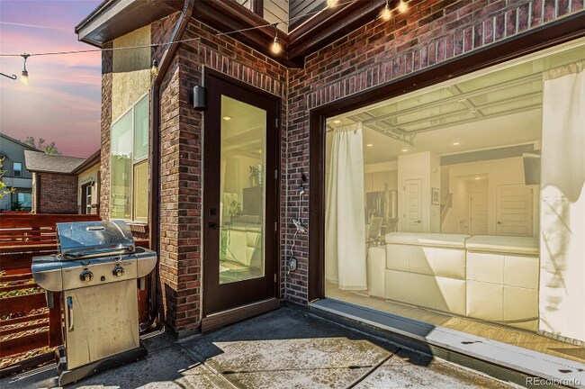 Foto del edificio - 6396 Nelson Ct