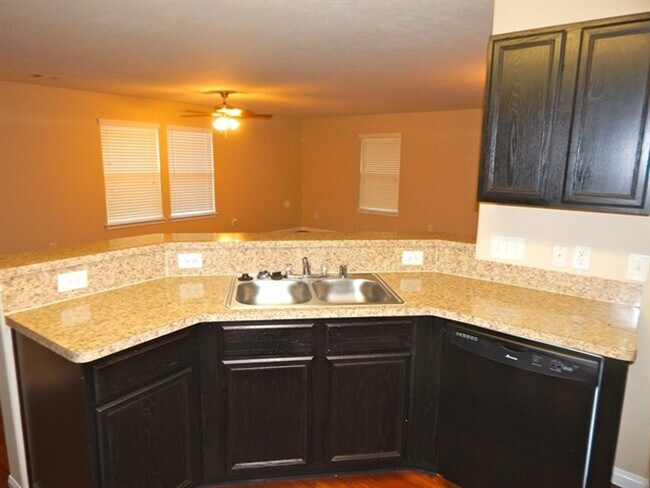 Foto del edificio - 847 Darbydale Crossing Ln