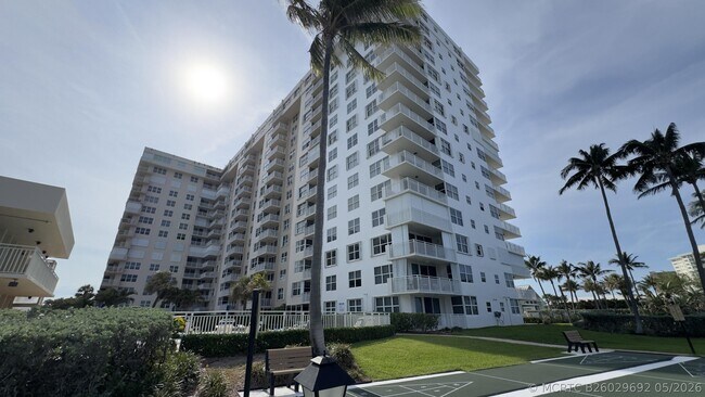 Foto del edificio - 5200 N Ocean Blvd