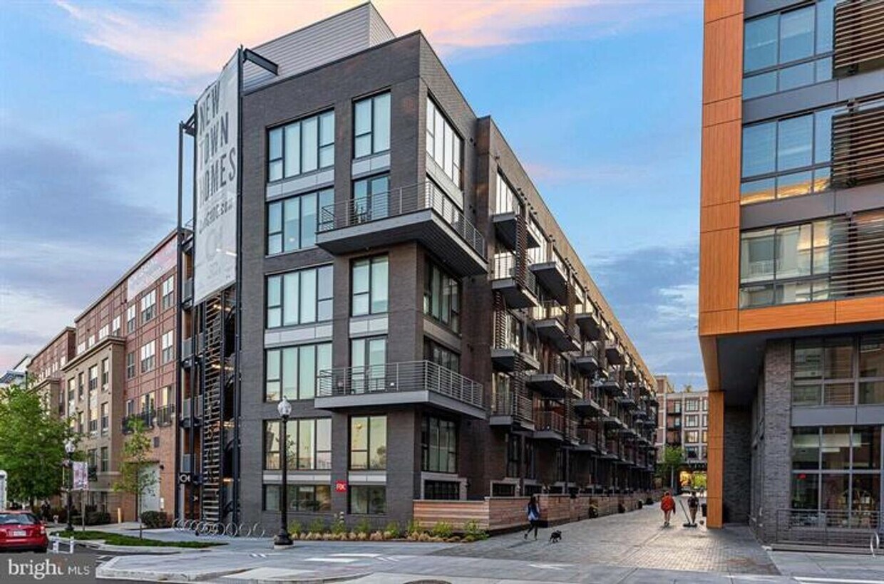 Primary Photo - 2 Level Luxury Condo w/ Garage - Eckington...