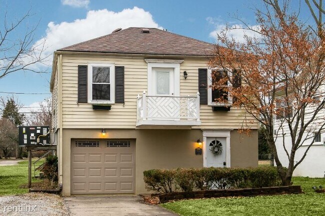 Building Photo - 3 br, 1 bath House - 922 Blankenbaker Ln