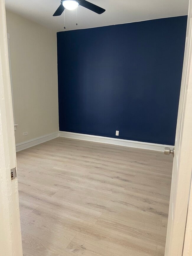 Foto del edificio - 2210 E 70th St