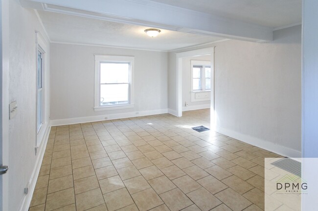 Building Photo - 304 S Magnolia Ave