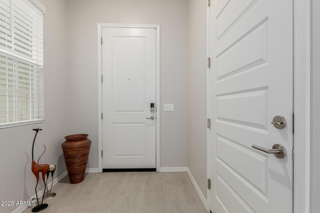 Building Photo - 1557 E Megan St