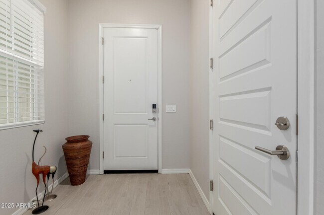 Foto del edificio - 1557 E Megan St