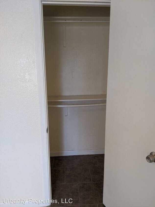 Primary Photo - 1102-1110 E Turney Ave
