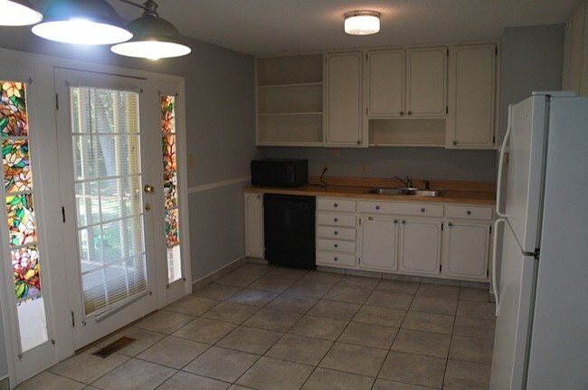 Foto del edificio - 215 Rumson Rd