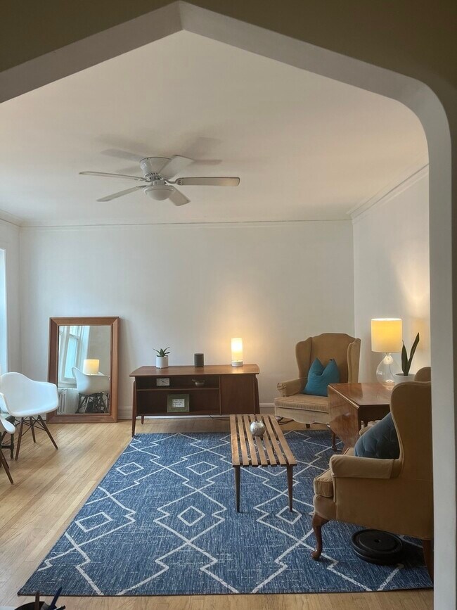 Foto del edificio - 1453 W Elmdale Ave