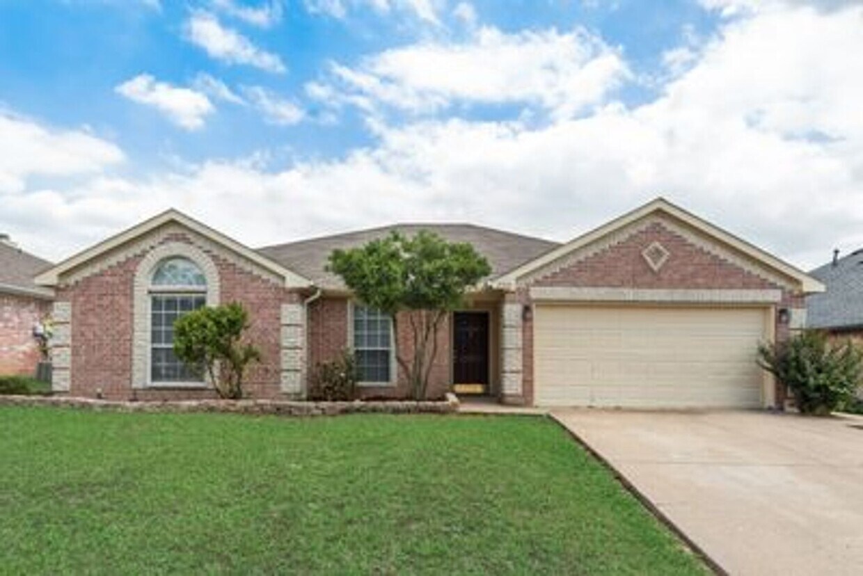 Primary Photo - Beautiful newly redone single story home i...
