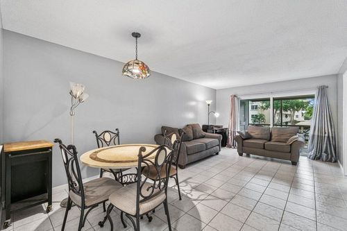 Building Photo - 207 Tropic Isle Dr
