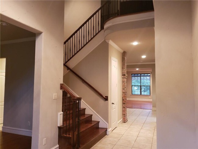 Building Photo - 458 San Gabriel Dr