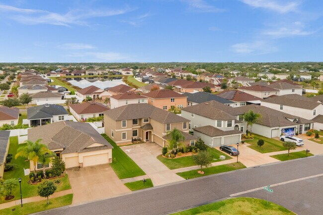 Foto del edificio - "Discover Spacious Elegance: 5-Bed, 3-Bath...