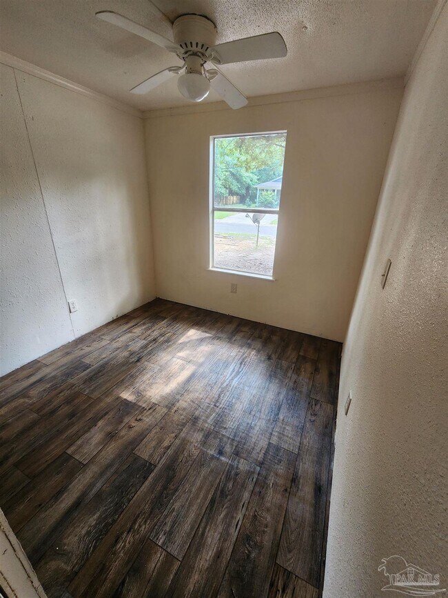 Foto del edificio - 6212 Montgomery Ave