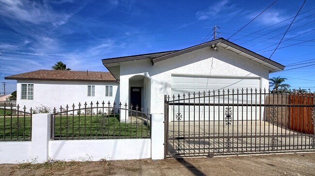 Foto del edificio - Newly Renovated 3 bedroom 1.5 bath home in...