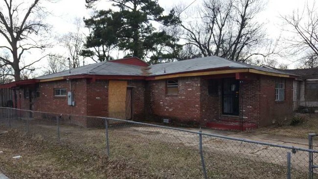 Building Photo - 1801 Brawley St