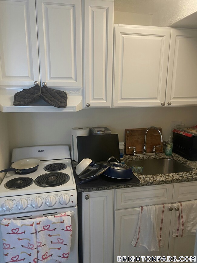 Foto del edificio - 168 N Beacon St