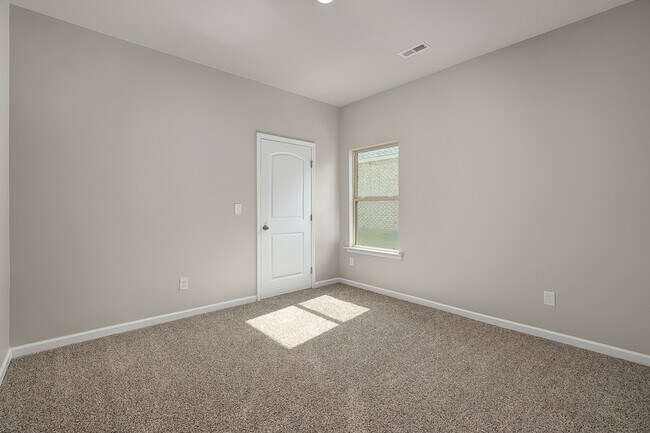Building Photo - 120 River Haven Dr