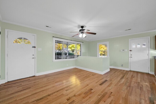 Foto del edificio - 3026 Lintwood Dr