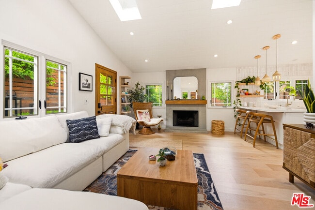 Foto del edificio - 2421 Liberty Ln