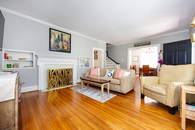 Foto del edificio - 3011 Hampton Ave