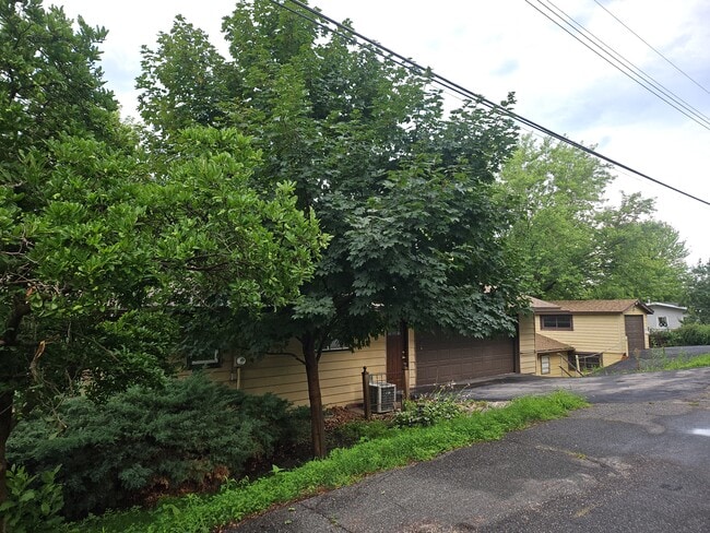 Building Photo - N5071 Sunset Vista Rd