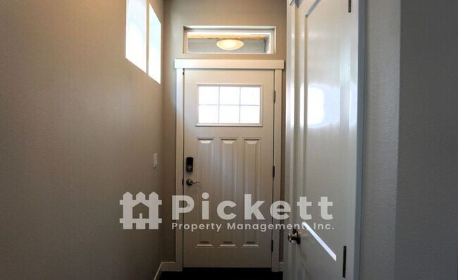 Building Photo - 3 Bedroom Home in Central Kitsap