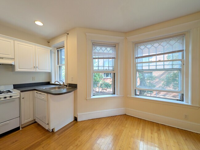 Building Photo - 331 Harvard St