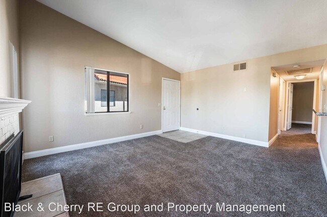 Building Photo - 2 br, 2 bath House - 411 Bass #C
