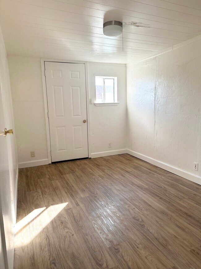 Building Photo - 678 N Brundage Ave