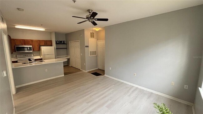 Foto del edificio - 8103 Lillies Way