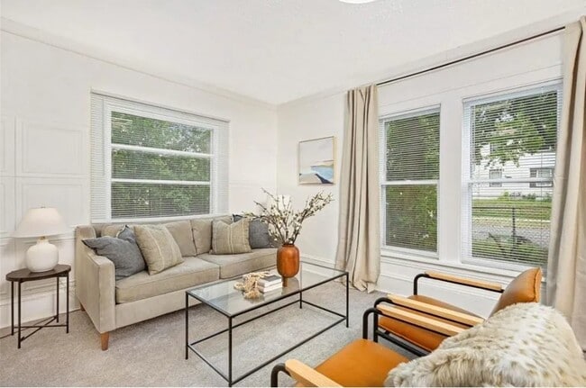 Foto del edificio - 1501 N Logan Ave