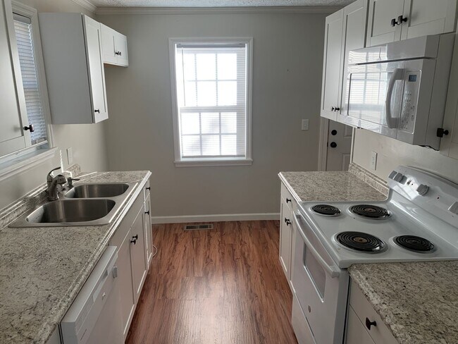 Foto del edificio - Total electric 3 bedroom