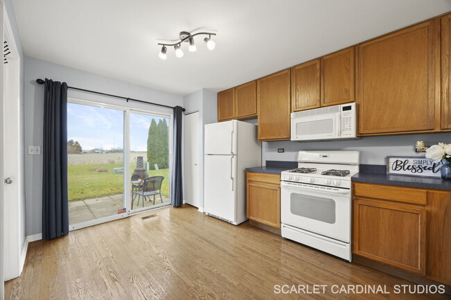 Foto del edificio - 2410 Mayfield Dr