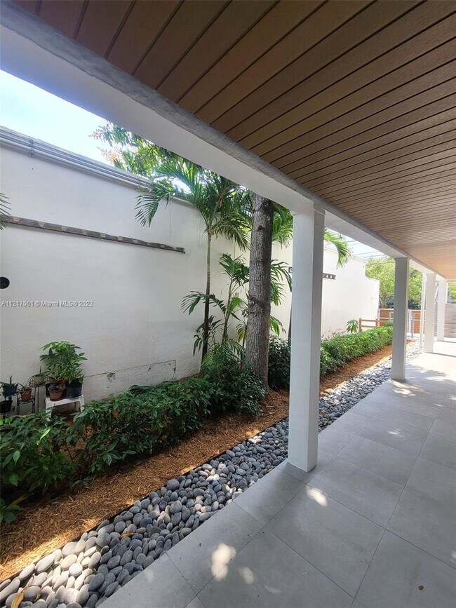 Foto del edificio - 220 Collins Ave